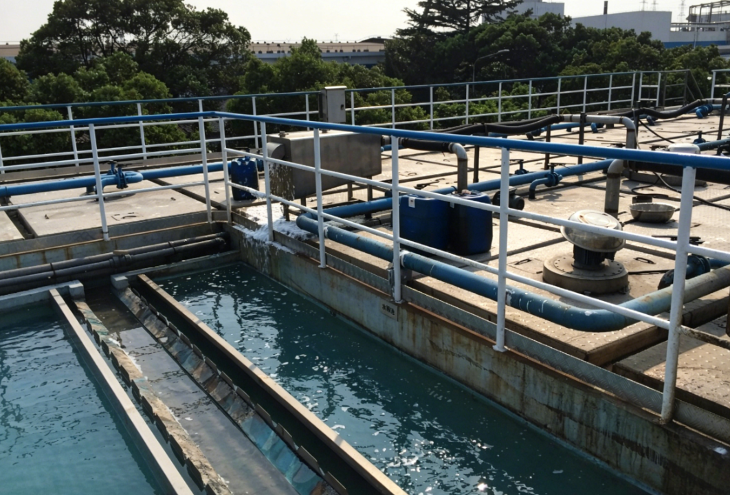 中小型合成氨化肥废水,高氨氮高盐化工污水,节能蒸氨脱氮资源化,耐盐两级 A/O 脱氮,双膜浓缩降盐减量,氮肥污水低成本改造,合成氨工艺冷凝液处理,化肥厂一体化污